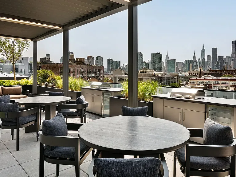 23-15 44th Dr #Penthouse 2D — Photo 15