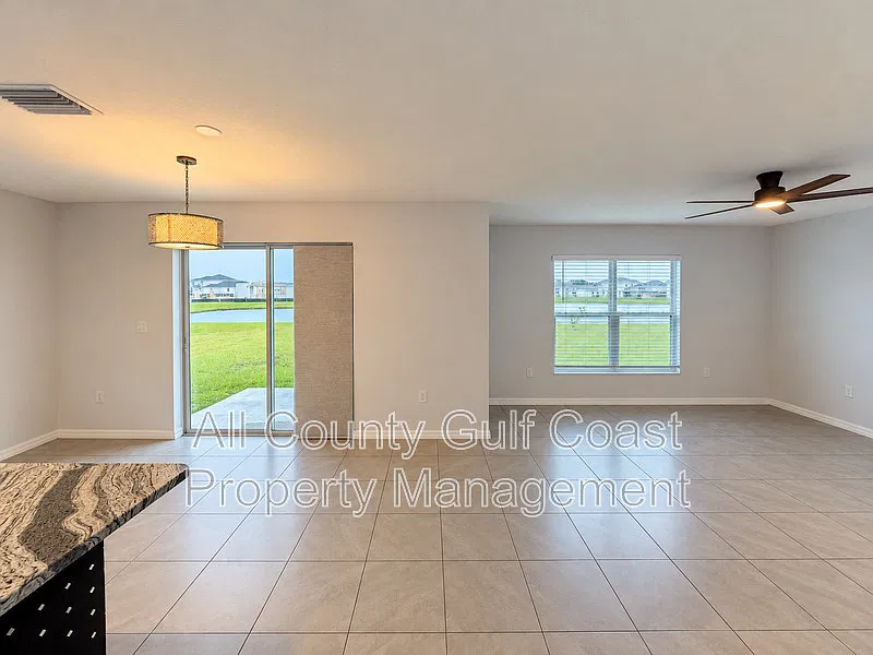 4 bed, 3.0 bath, 2435 sqft, $2,995 — Photo 4