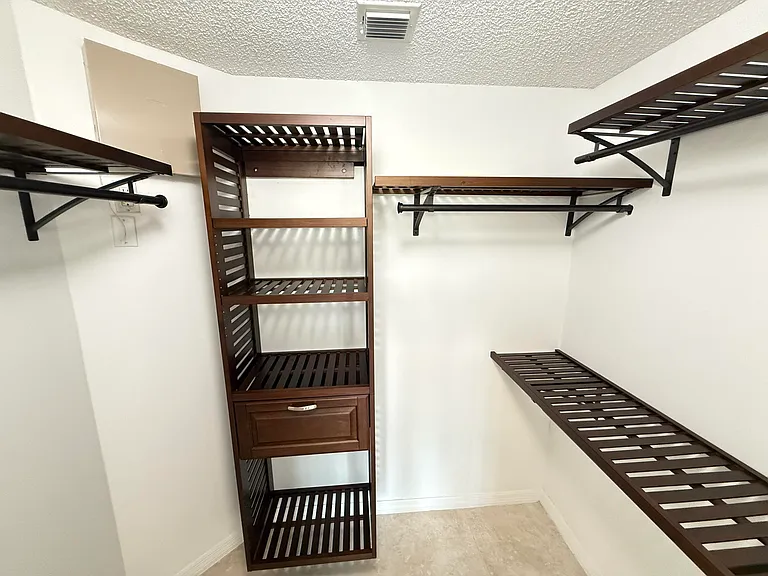 225 N Lakeshore Dr — Photo 26
