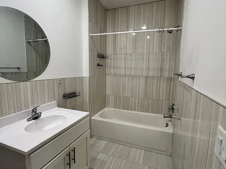 60 Cottage St #5D — Photo 4