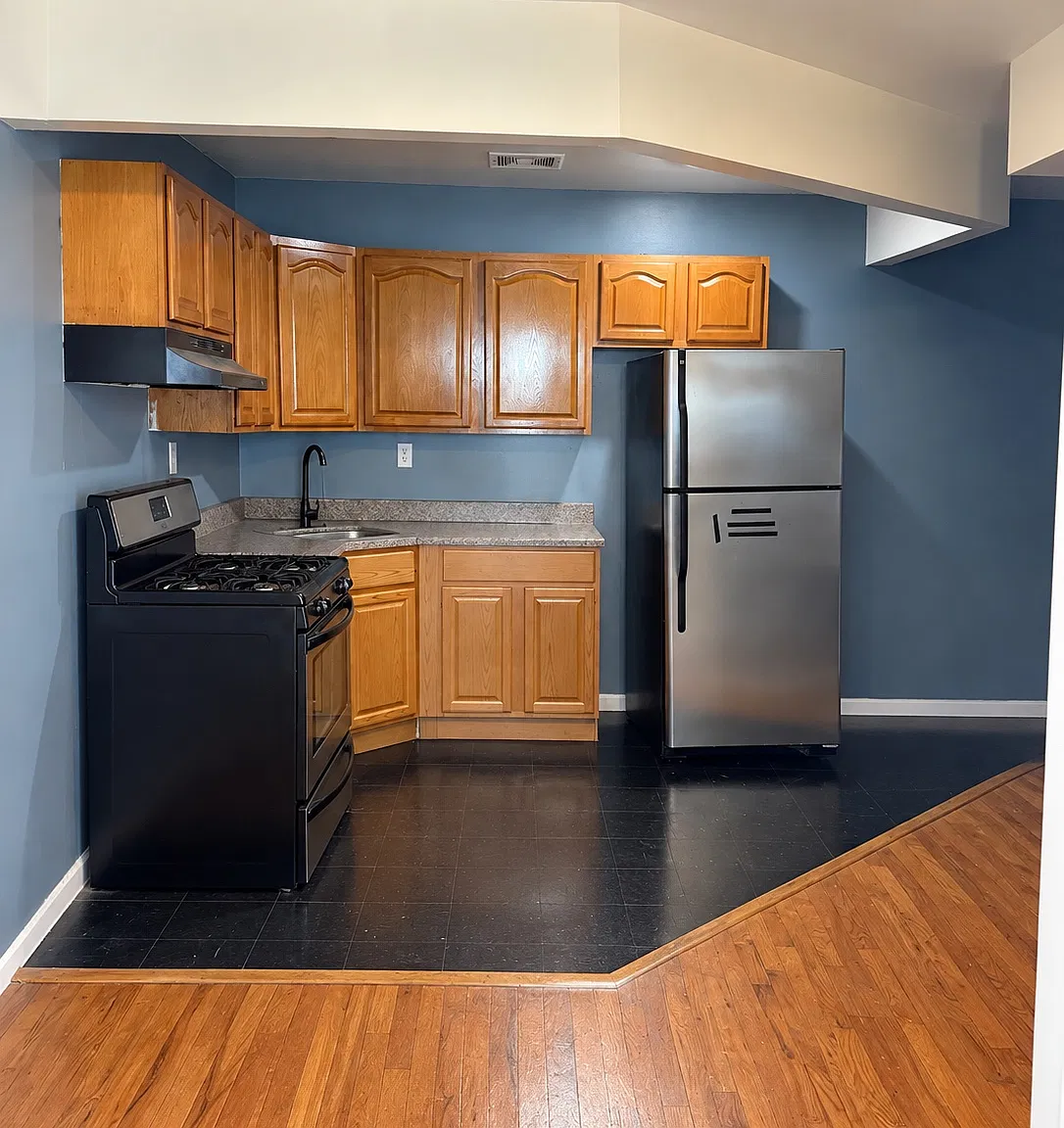 3 bed, $2,800 — Photo 1