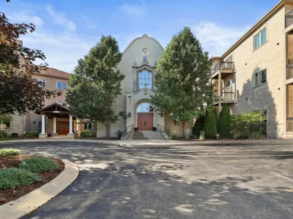 N51W34835 Wisconsin AVENUE #102, Okauchee, WI 53069