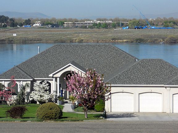 Home on Columbia River