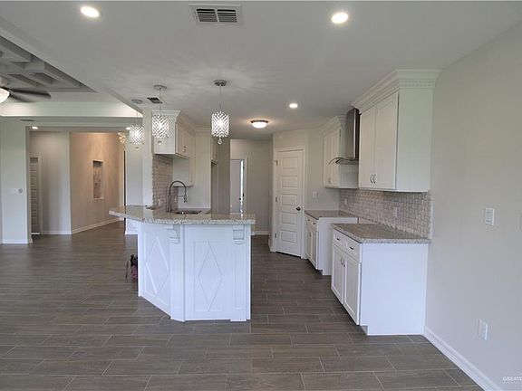 3rd image of 5323 San Diego Dr