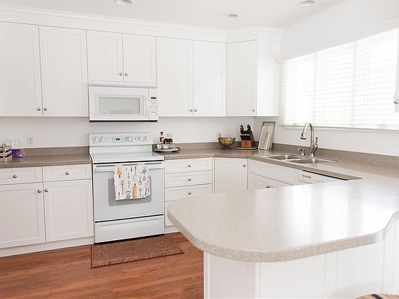 5th image of 646 Crawford Dr