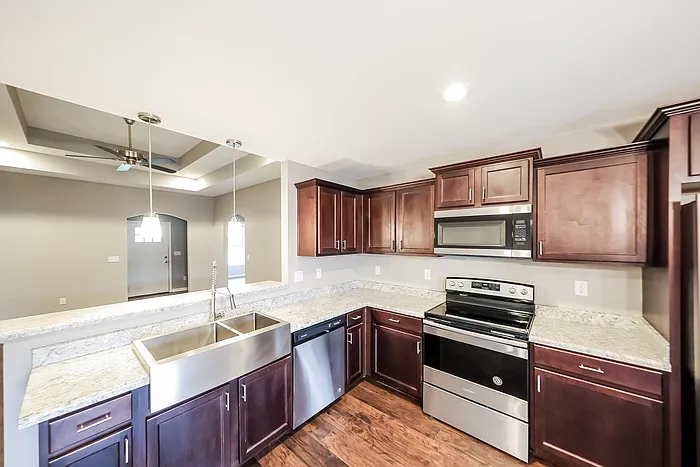 16430 Pottery Ln — Photo 4
