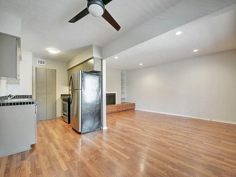 505 W 7th St #202 — Photo 5