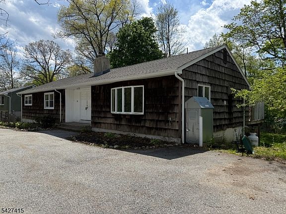 2nd image of 175 Highland Lakes Rd