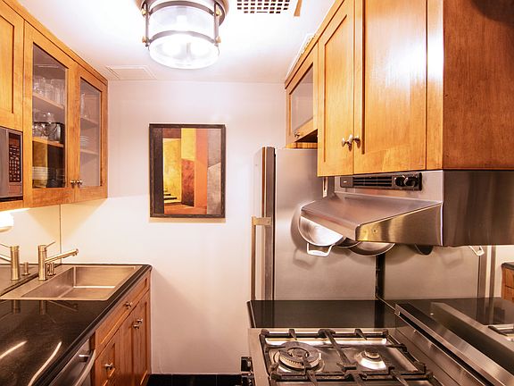 5th image of 425 E 78th St APT 2A