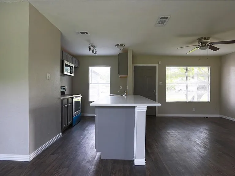 1410 Ransom St SE — Photo 6