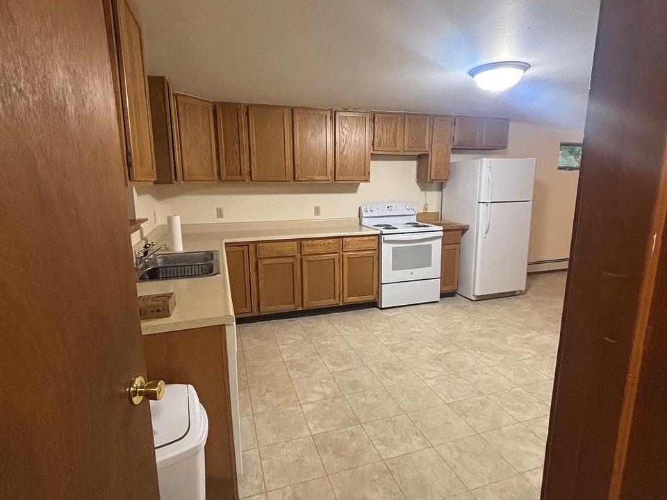 Kitchen, with Dishwasher, Stove and Fridge