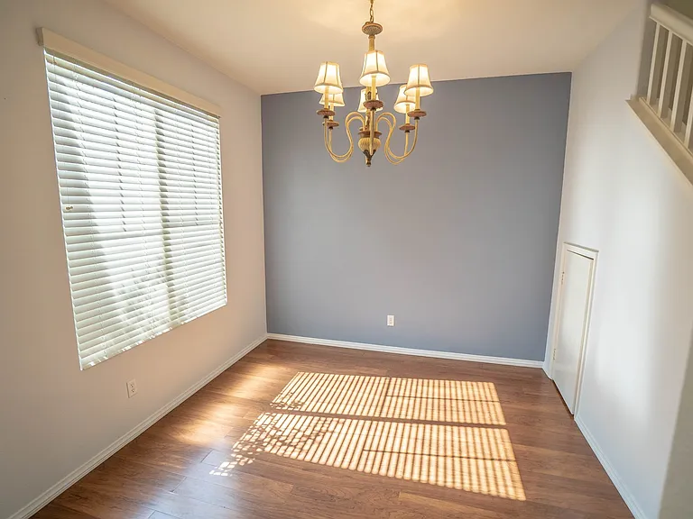 27663 Sunny Creek Dr — Photo 2