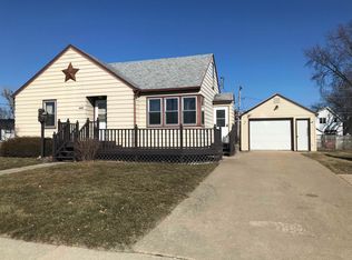 404 E Spring St, New Hampton, IA 50659