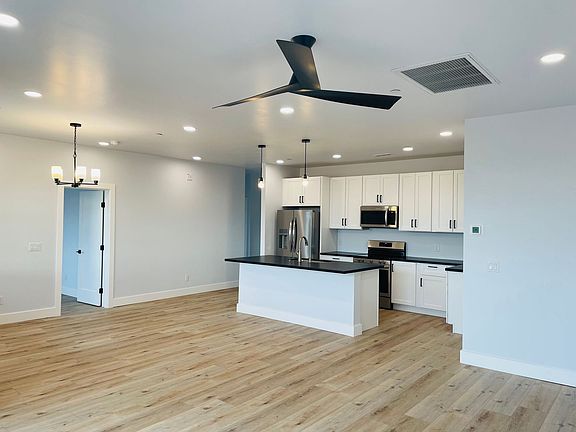4th image of 17 N Alamos Dr Unit A