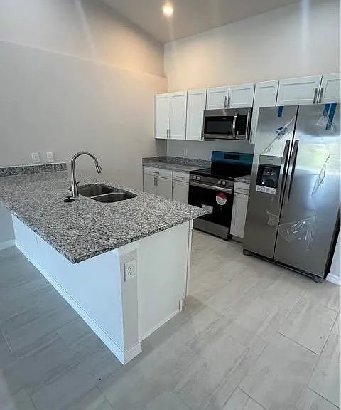 606 SE 8th St #606 — Photo 25