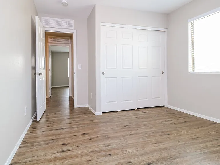 7412 S 37th Dr — Photo 14