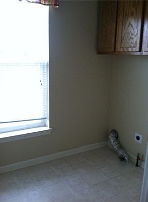 4th image of 7549 Carlton Dr