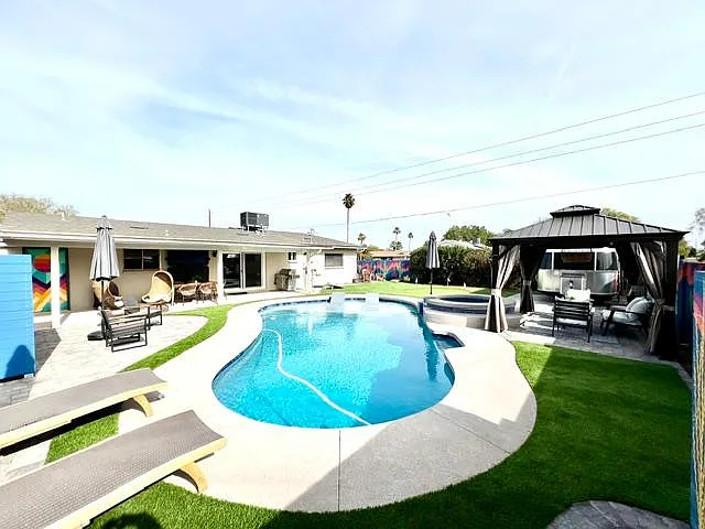 8549 E Mitchell Dr — Photo 1