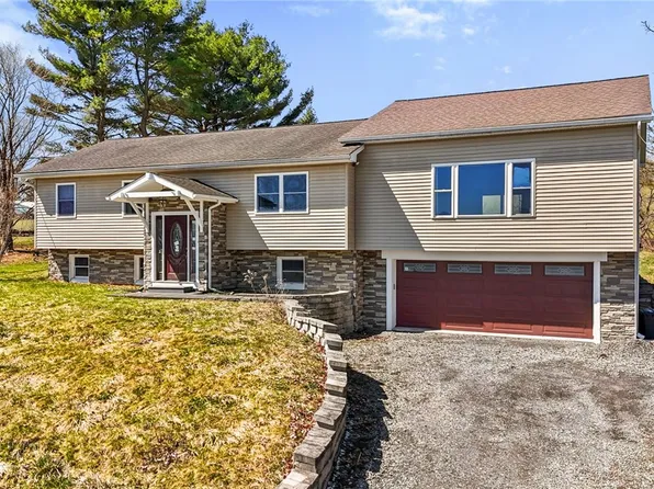 4339 Alexandria Dr, Cortland, NY 13045