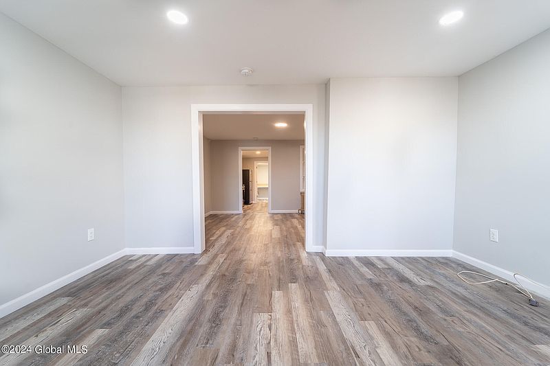 5th image of 822 2nd Street