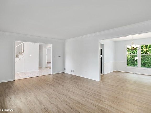 2nd image of 1842 Manor Ln
