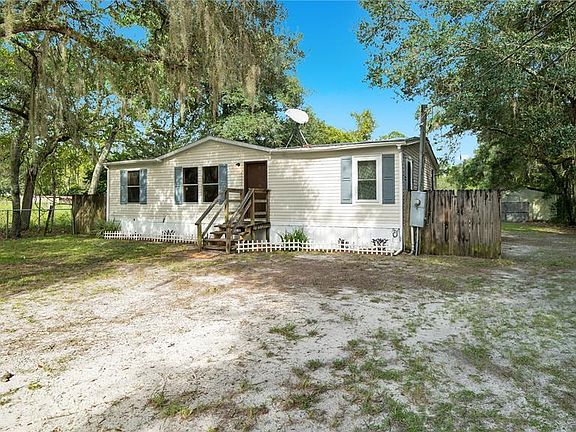 3rd image of 43710 Dixie Dr