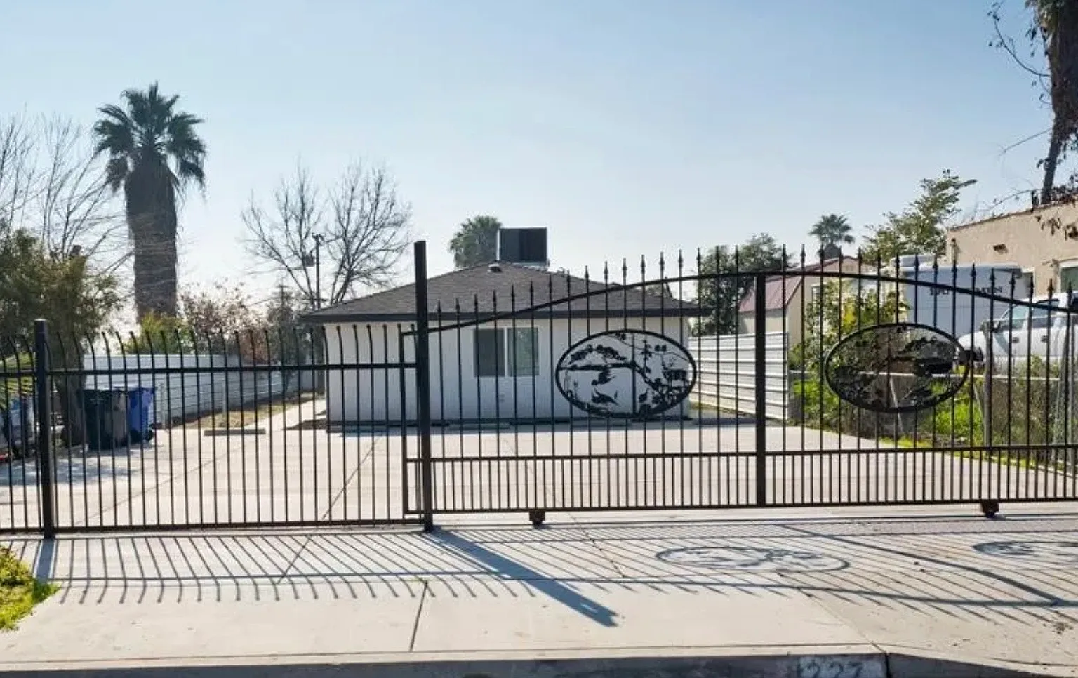 3 bed, 1000 sqft, $2,100 — Photo 1