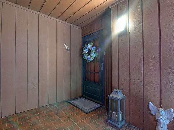 2nd image of 590 Sanderling Ct #590