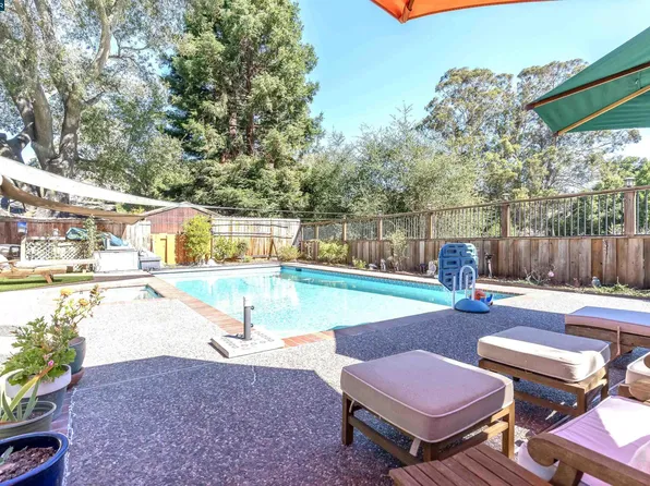 2310 Marlin Ct, Pinole, CA 94564