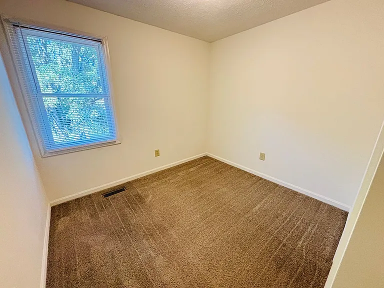 1710 Emerald St — Photo 15