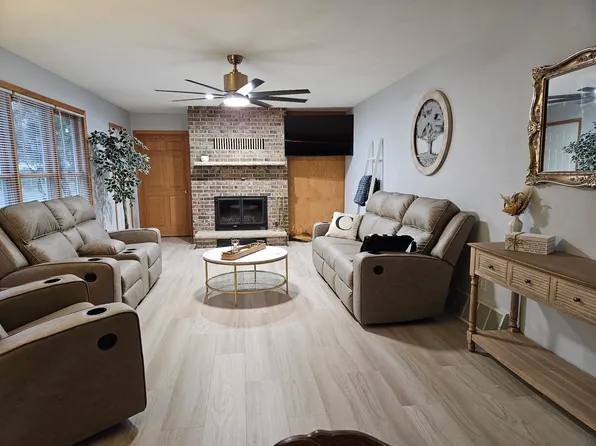 (undisclosed Address), Waterloo, IA 50701