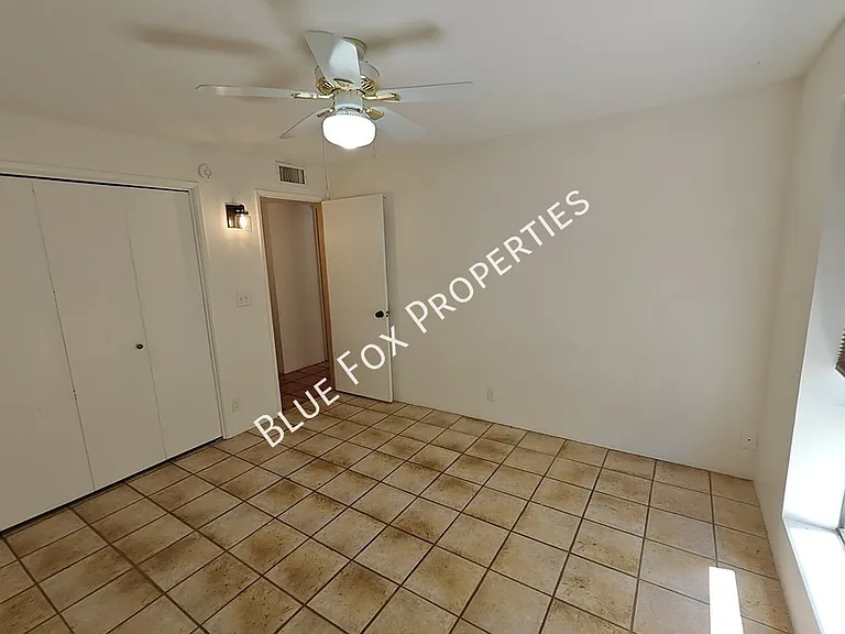 2781 W Calle Carapan — Photo 23