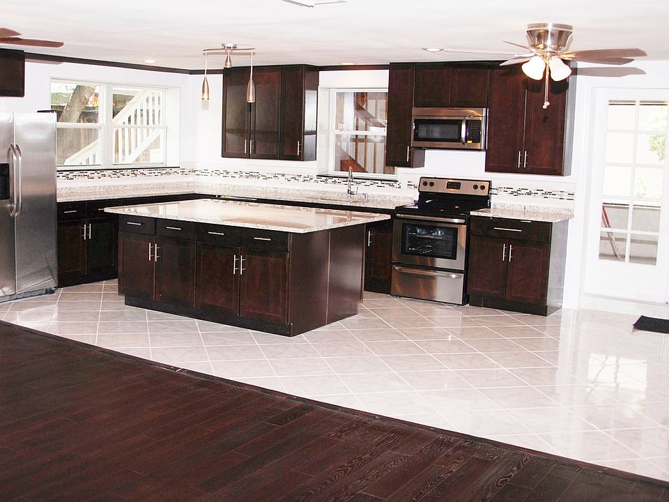 Kitchen (lower level)