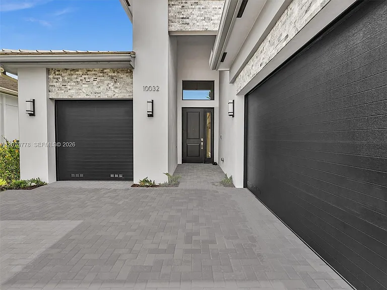 10032 Stockrun Dr — Photo 3