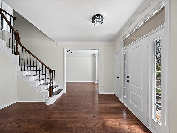 4th image of 2504 Springhill Dr