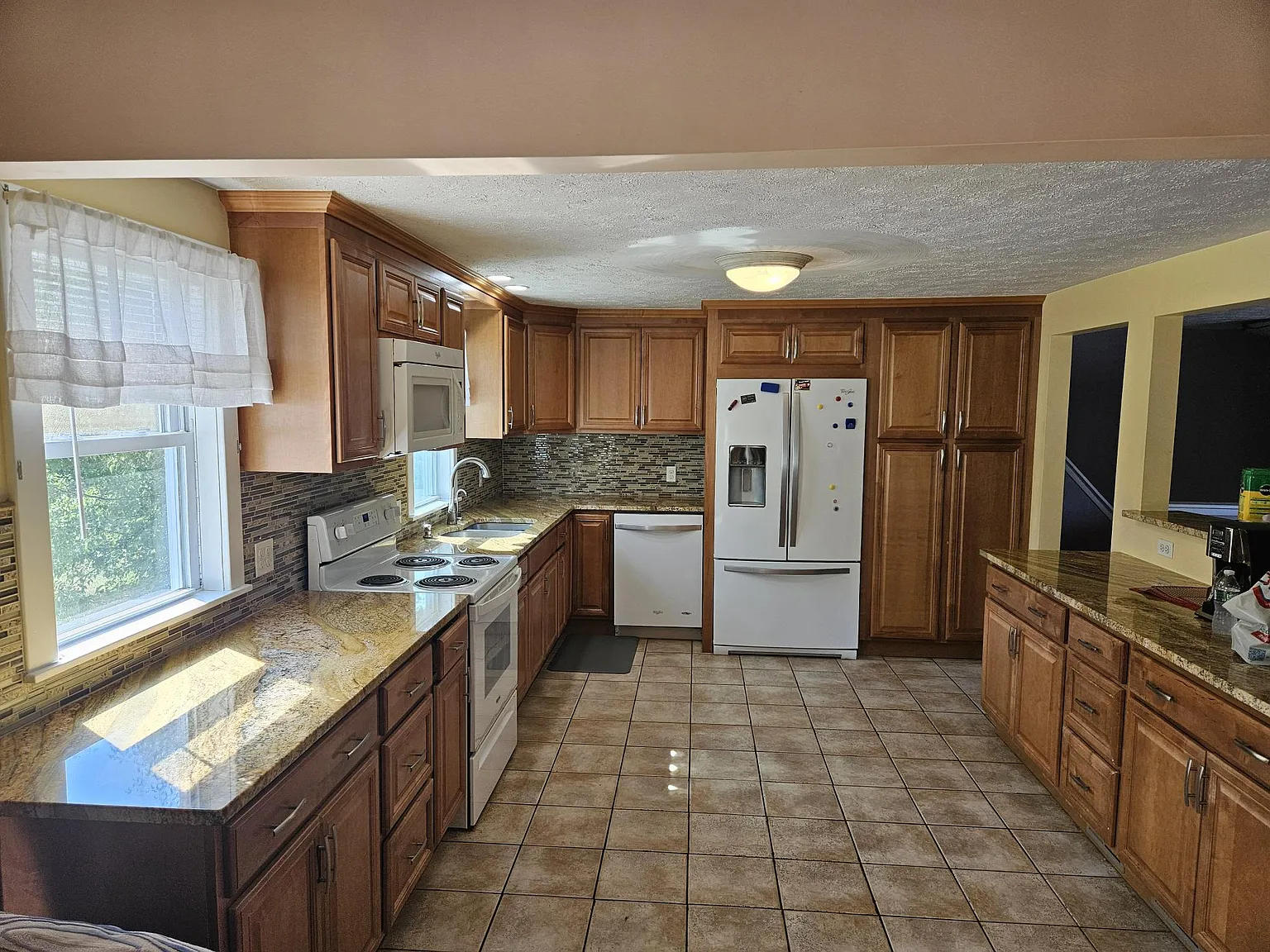 3 bed, 1800 sqft, $3,200 — Photo 3