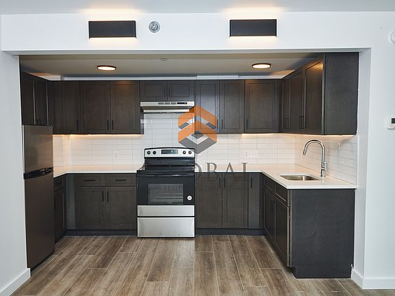 2nd image of 790 Allerton Ave #305