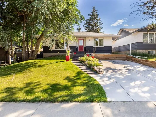 809 N 68th Ave SW, Calgary, AB T2V 0N5