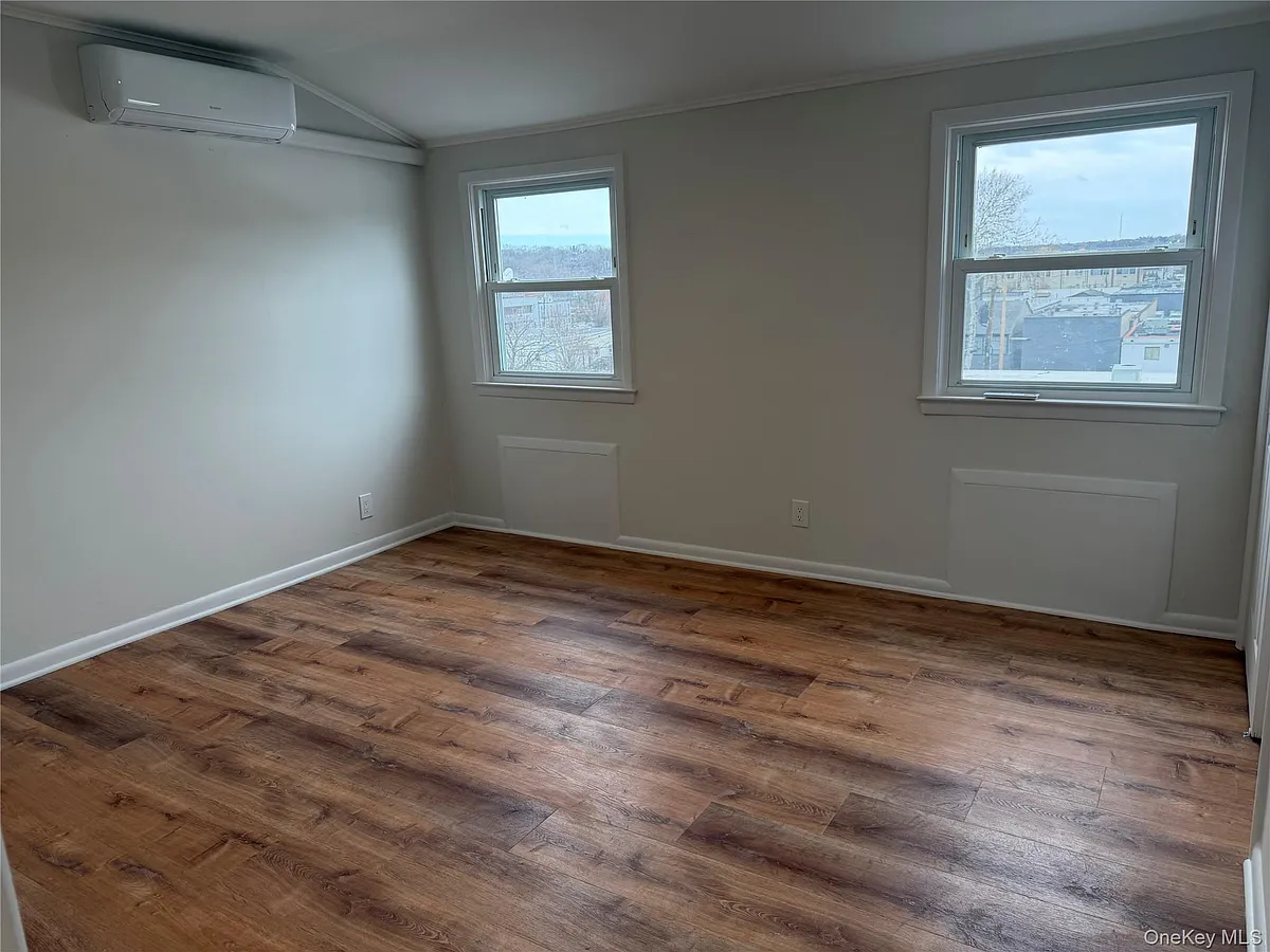 Building Photo - 505 Rockland Ave #2