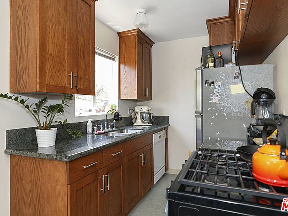 5th image of 2986 Waverly Dr