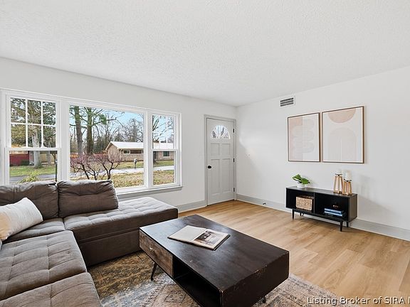 3rd image of 418 Hale Road