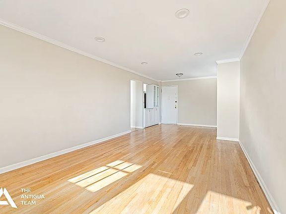 5th image of 2534 Crescent St APT 3C