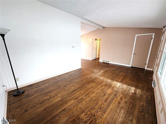 5th image of 1048 W 38th St