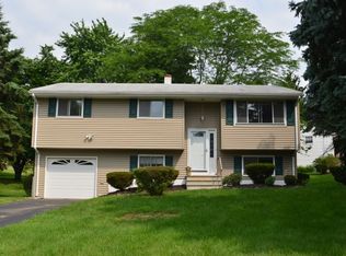1 Hillside Dr, Clinton, NJ 08809