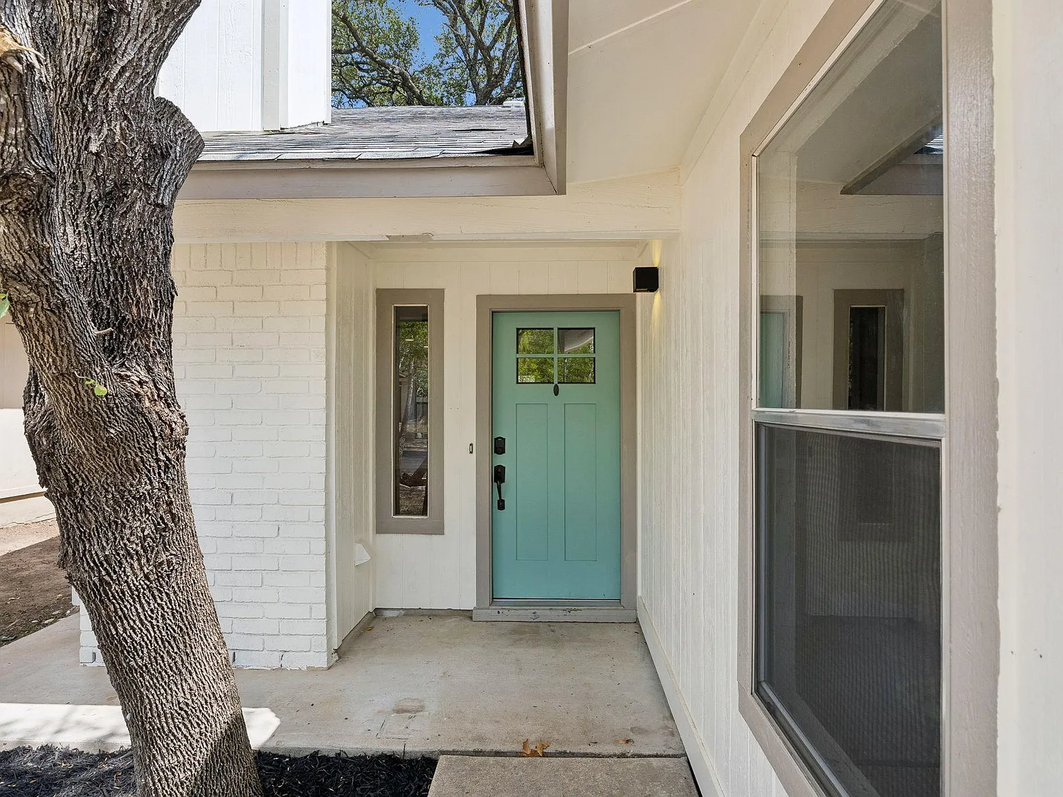 3 bed, 2.0 bath, 1154 sqft, $2,400 — Photo 2