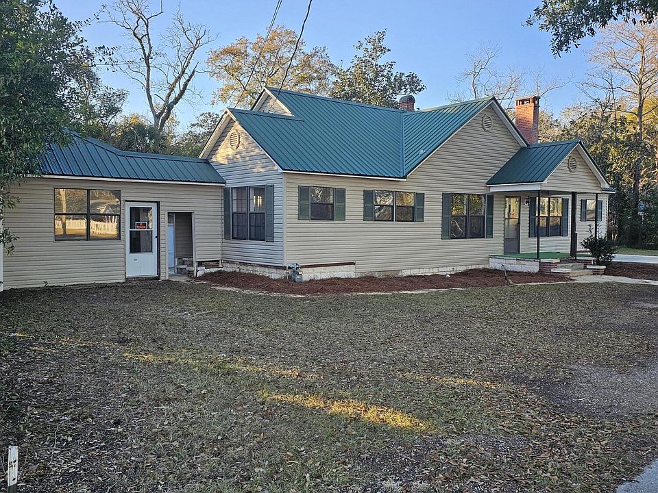 1st image of 768 Main St