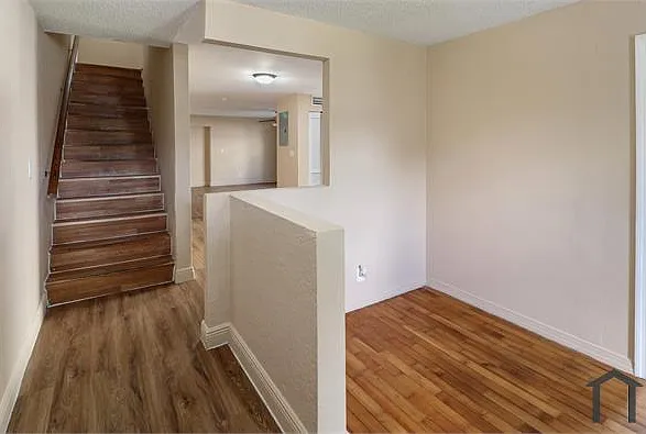5 bed, 1760 sqft, $4,277 — Photo 3