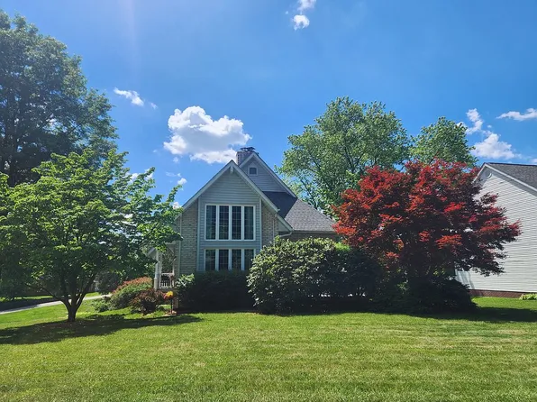 104 Sun Valley Est, Scott Depot, WV 25560