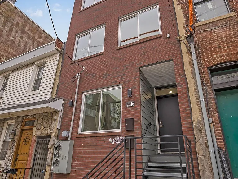 2216 Emerald St #1 — Photo 5