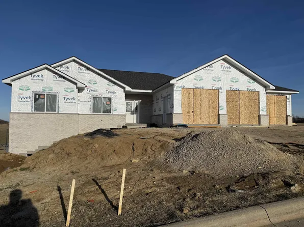 1106 Ione Dr, Peosta, IA 52068